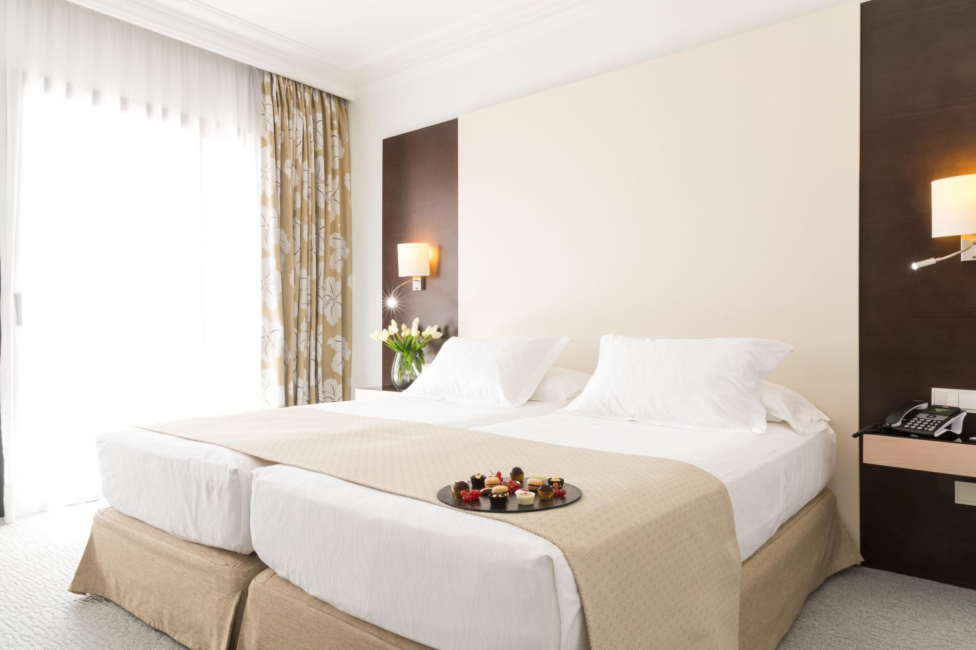 Gpro Valparaiso Palace & Spa Palma de Mallorca Exterior photo Room at the Ritz