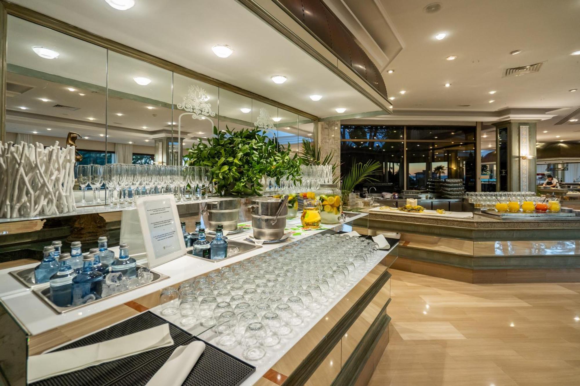 Gpro Valparaiso Palace & Spa Palma de Mallorca Exterior photo The lobby bar